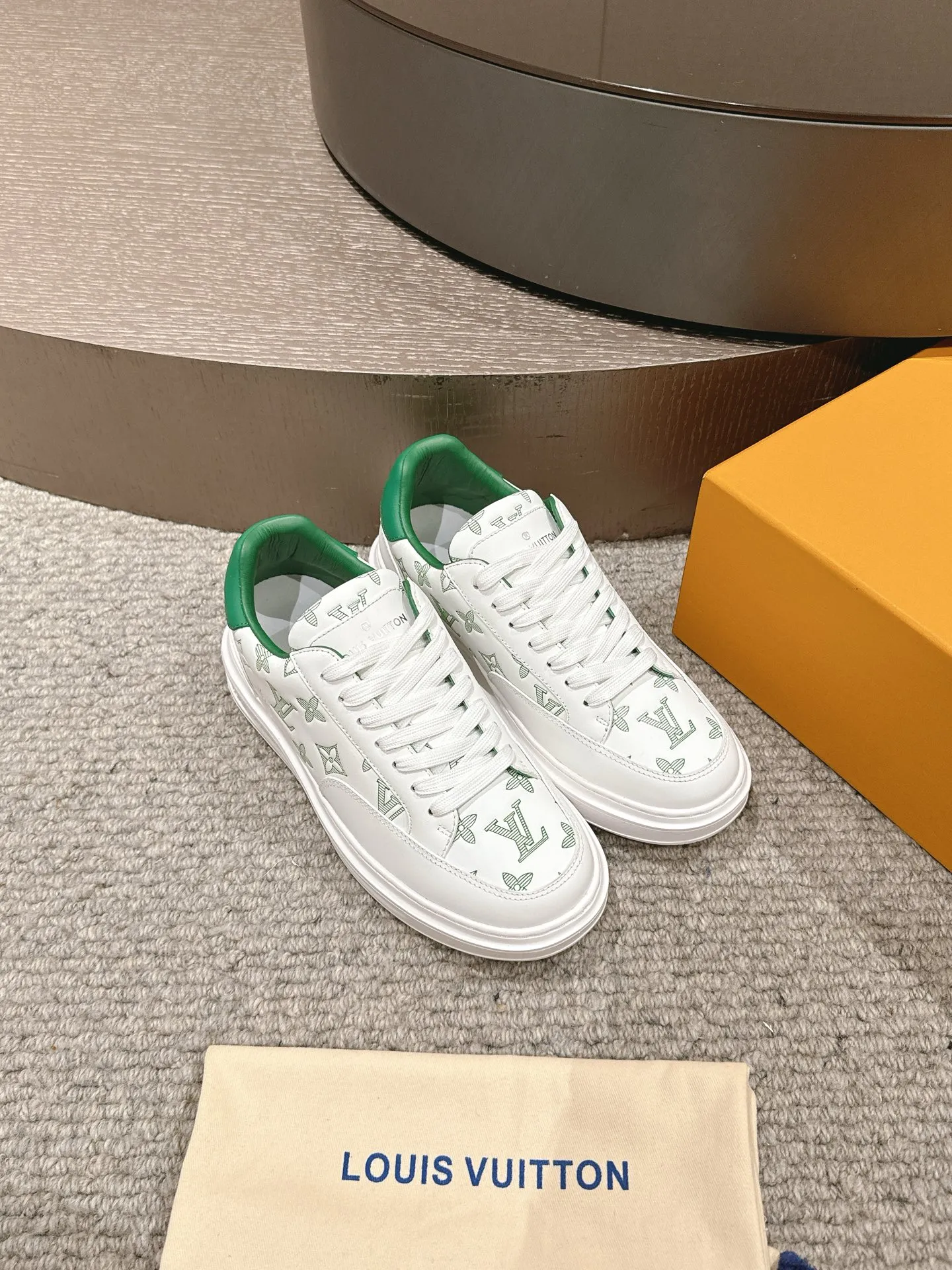 👟👟Ex-factory price 680👟👟 Women's shoes, women's clothing, LV25 new style, white shoes, best-selling models in the counter window, very three-dimensional and beautiful! Personalized printing, three-dimensional printed cowhide fabric...cowhide feet...original 4cm thick sole...Logo hot stamping, matching packaging, code number: 37-44 (45 customized, non-refundable)